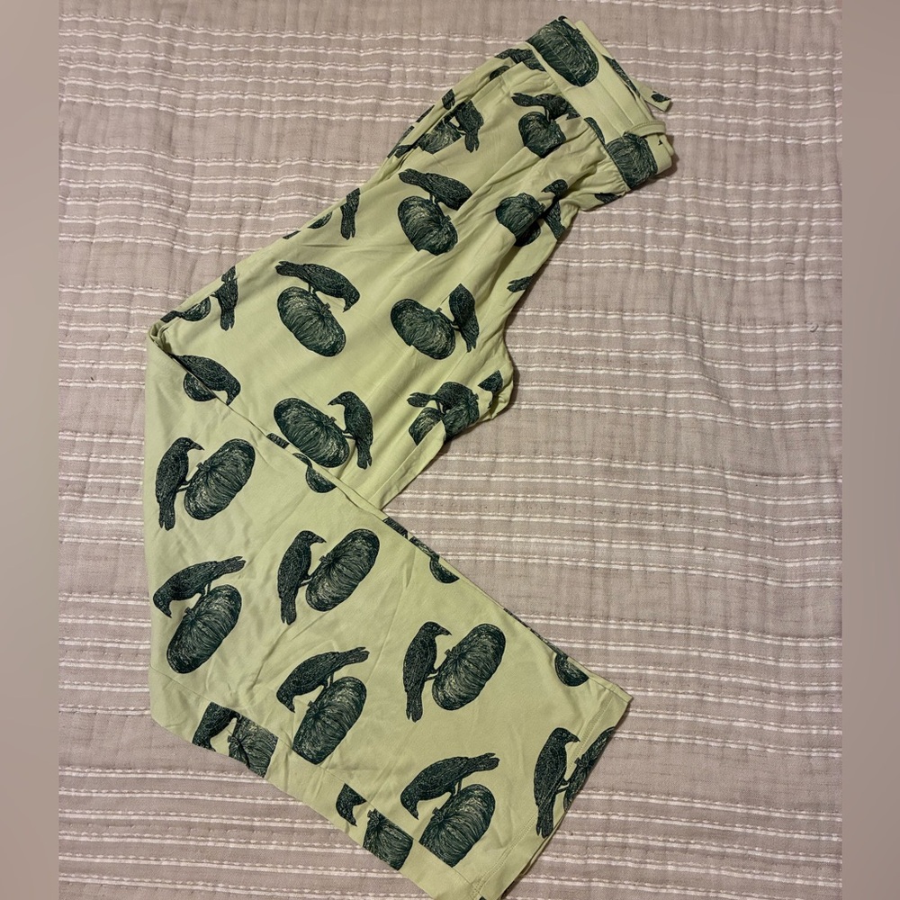 Kate Quinn crow lounge pants